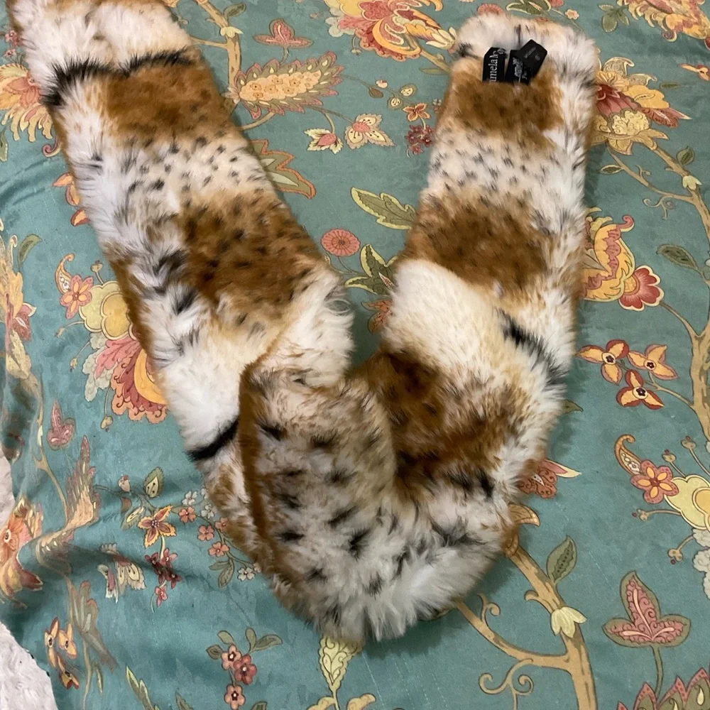 Pamela McCoy Fur wrap only…..sweater coat not included - Picture 3 of 6